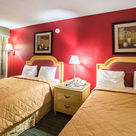 Rodeway Inn Hazlehurst Bagian luar foto