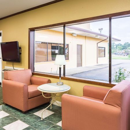 Rodeway Inn Hazlehurst Bagian luar foto