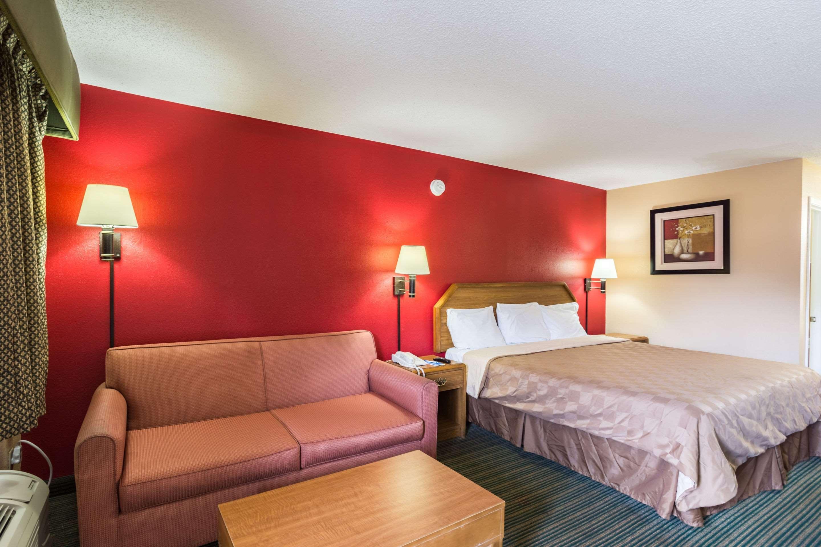 Rodeway Inn Hazlehurst Bagian luar foto