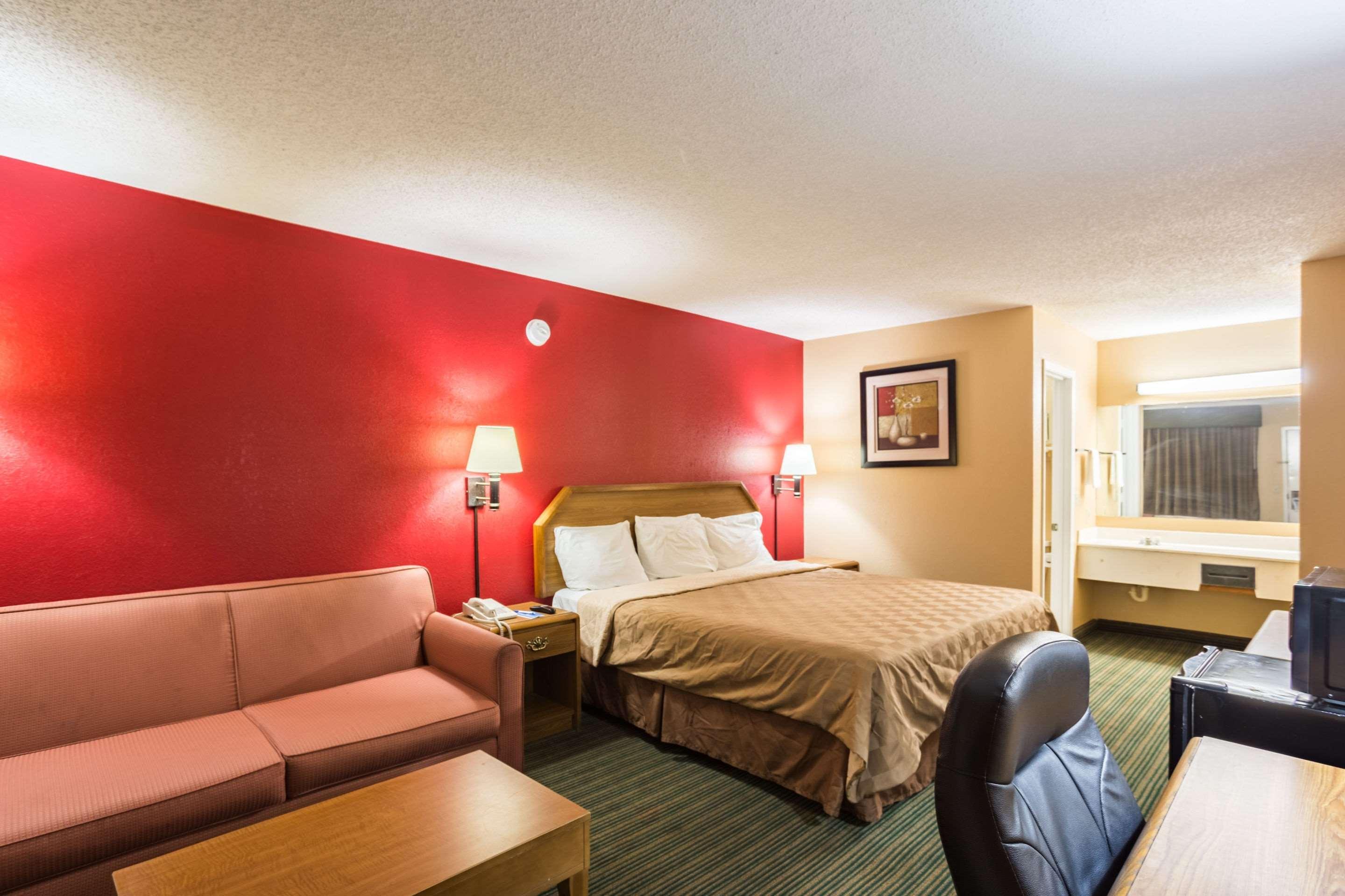 Rodeway Inn Hazlehurst Bagian luar foto