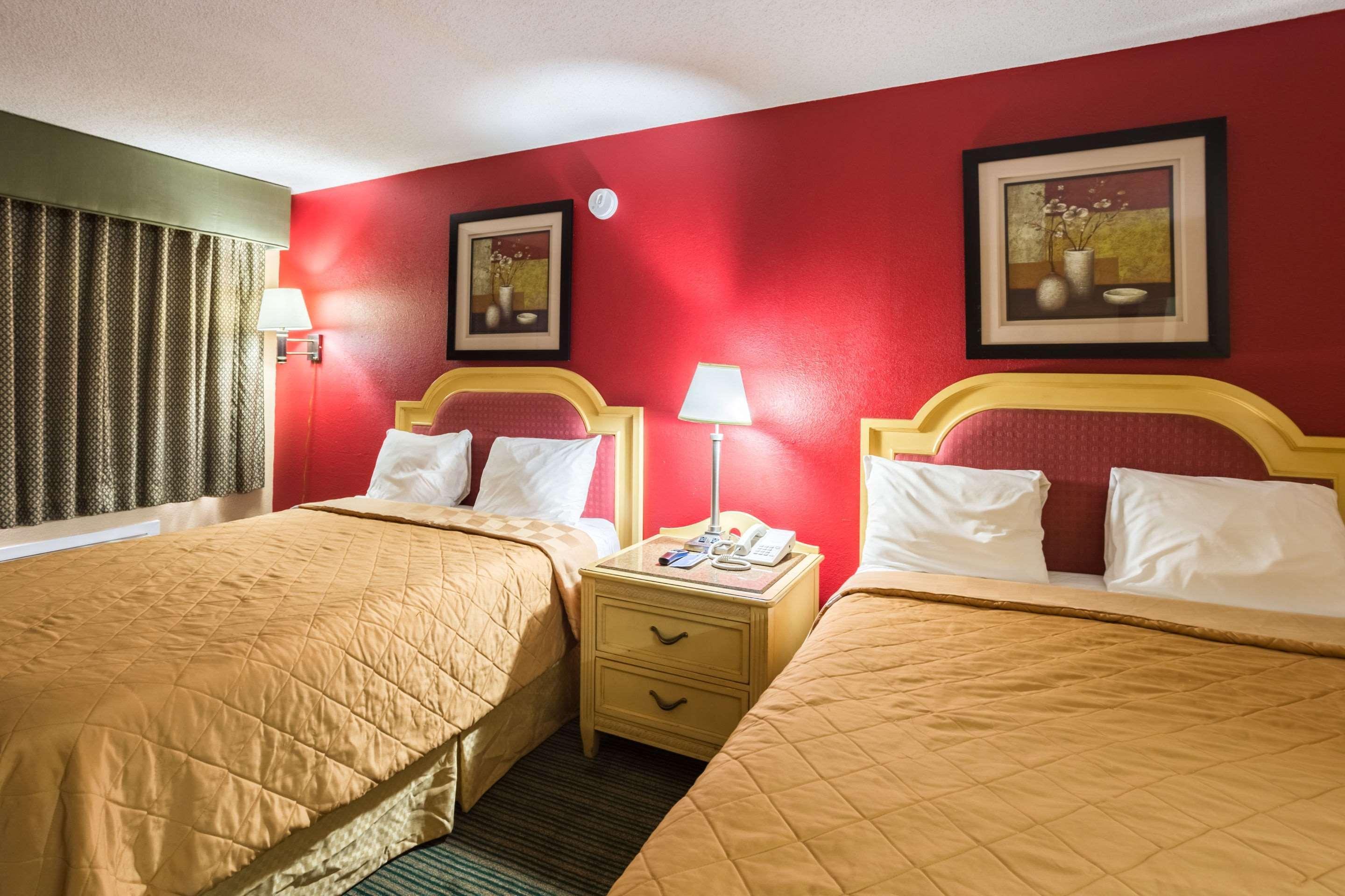 Rodeway Inn Hazlehurst Bagian luar foto