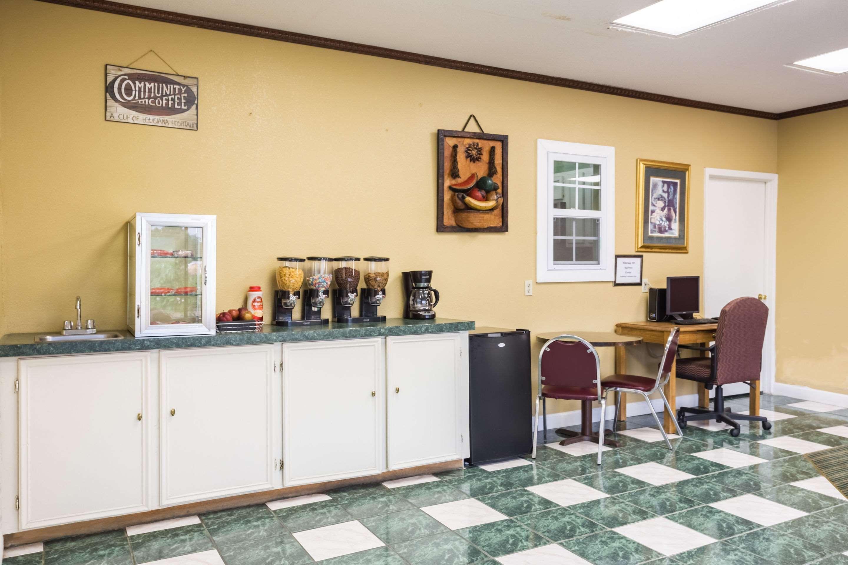Rodeway Inn Hazlehurst Bagian luar foto