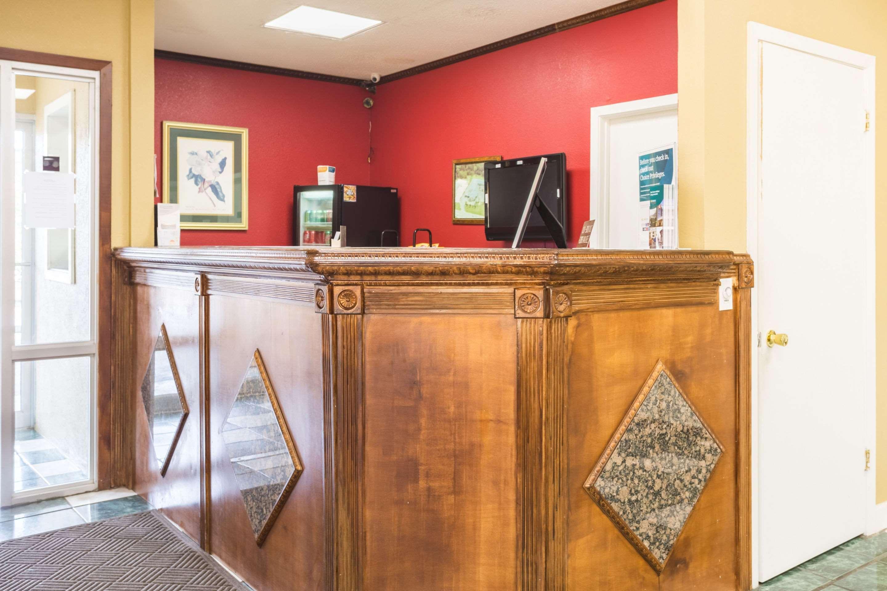 Rodeway Inn Hazlehurst Bagian luar foto