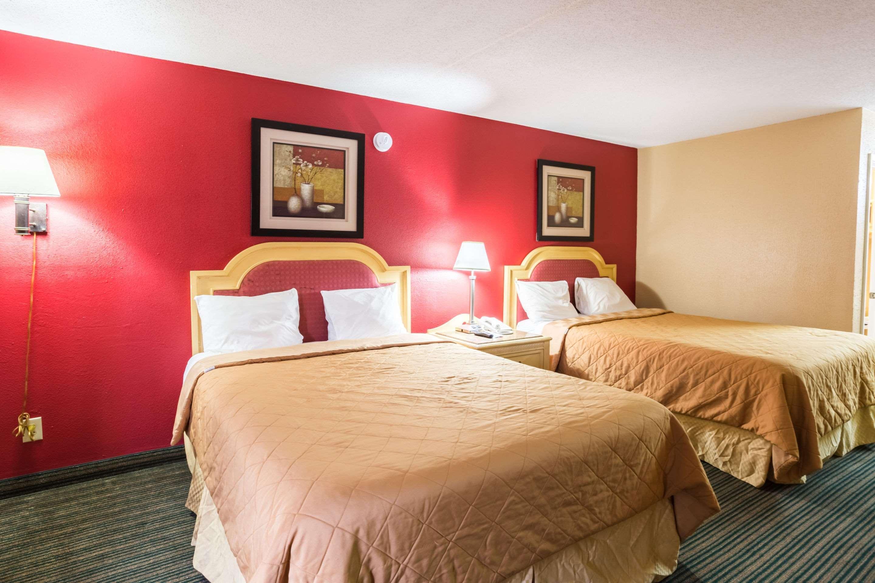 Rodeway Inn Hazlehurst Bagian luar foto