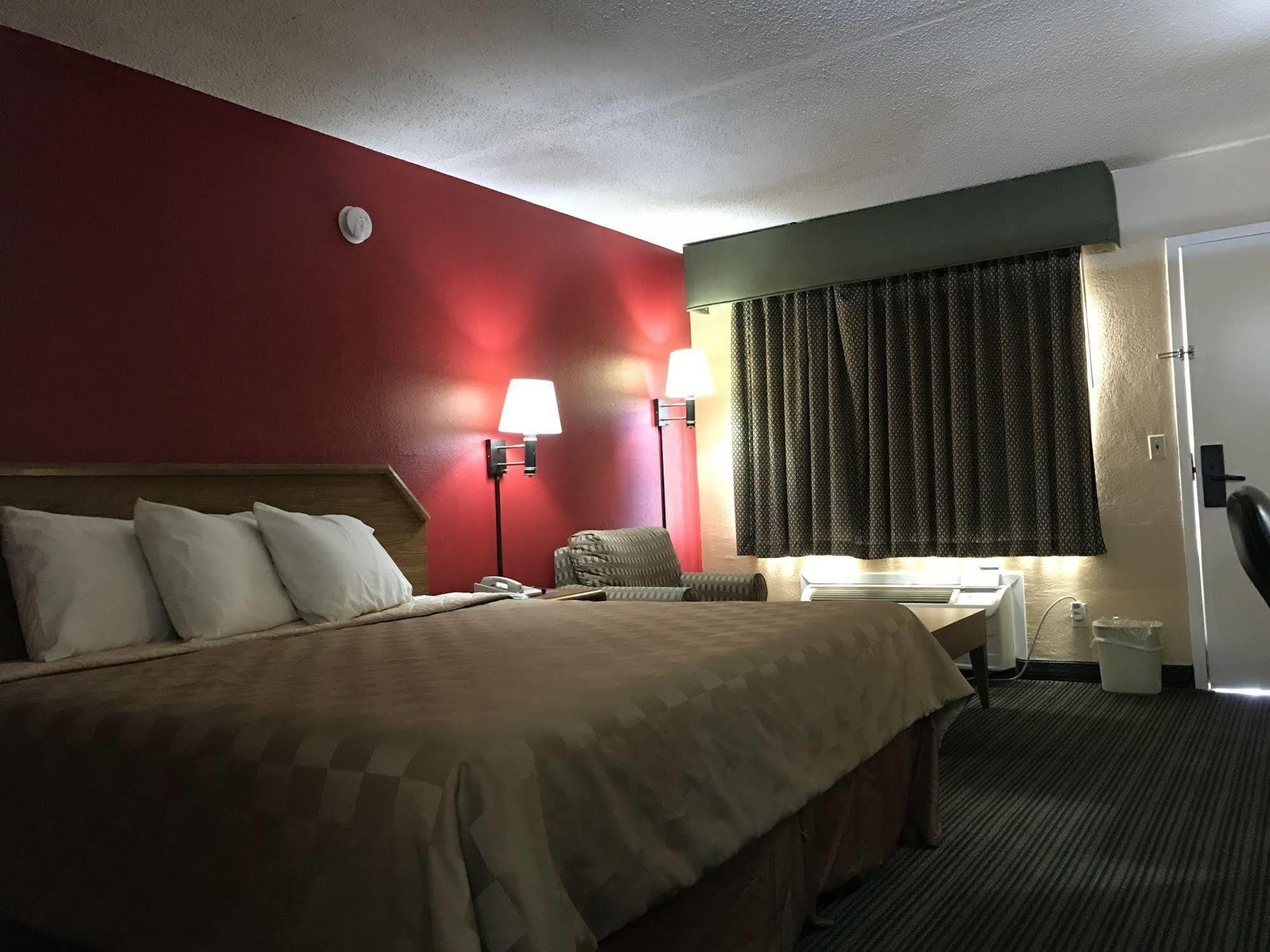 Rodeway Inn Hazlehurst Bagian luar foto