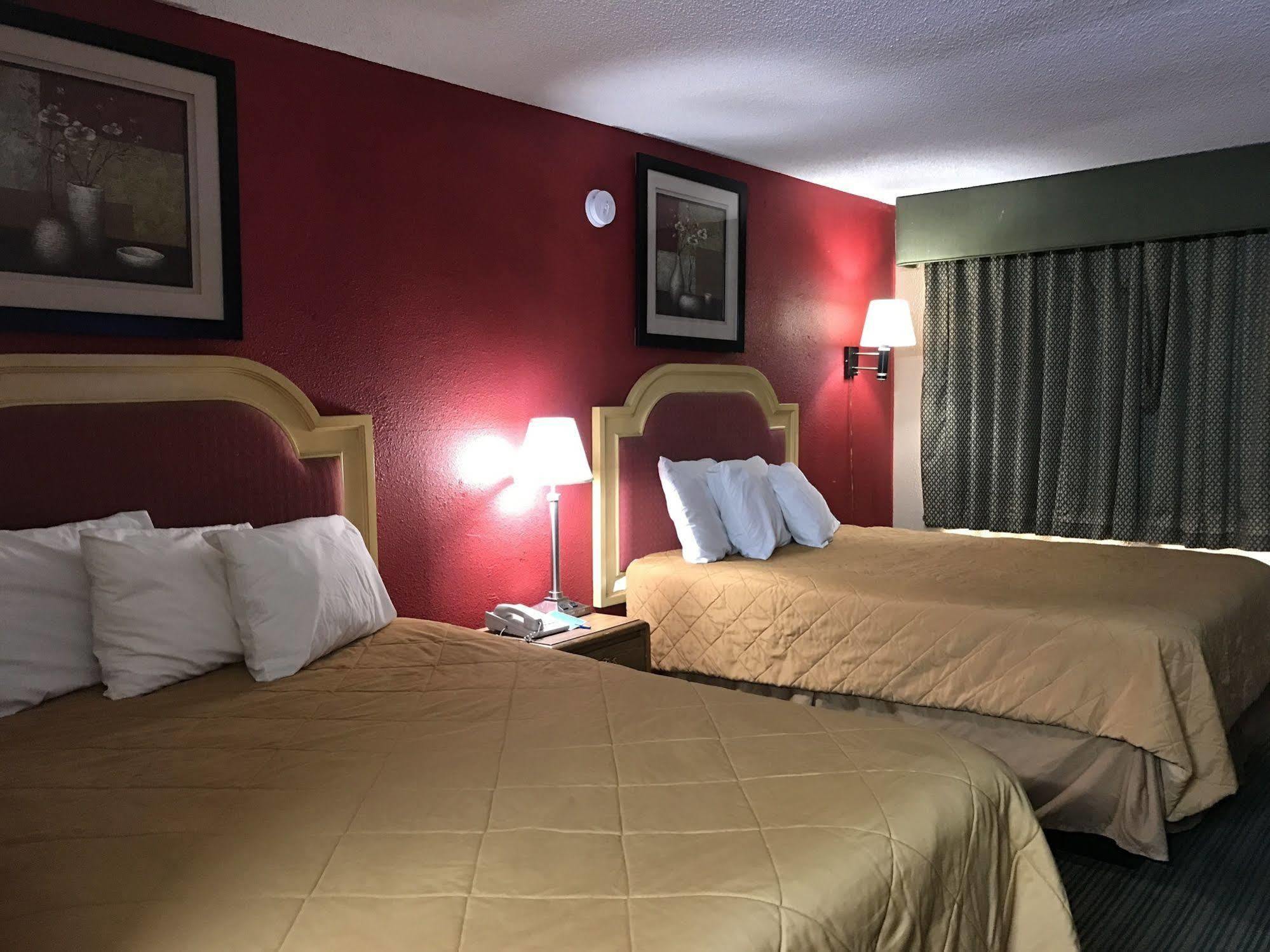 Rodeway Inn Hazlehurst Bagian luar foto