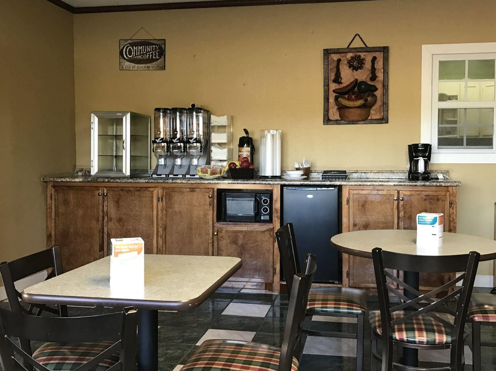 Rodeway Inn Hazlehurst Bagian luar foto