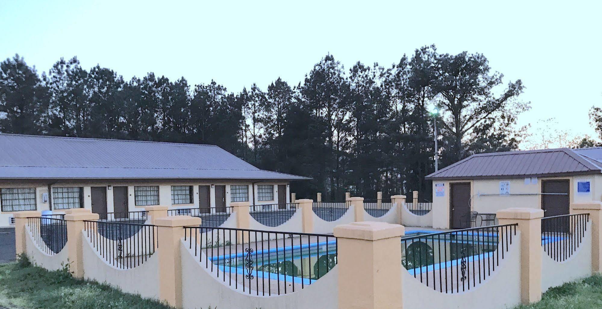 Rodeway Inn Hazlehurst Bagian luar foto